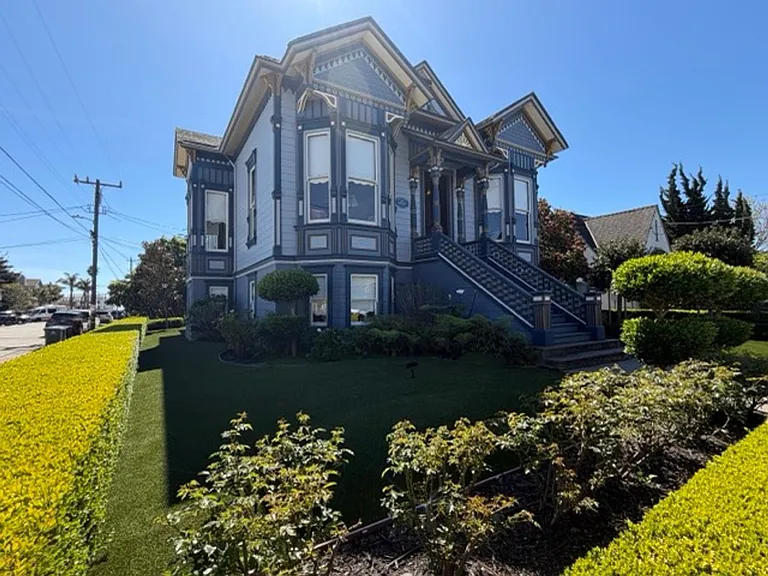1005 3rd St — Photo 1
