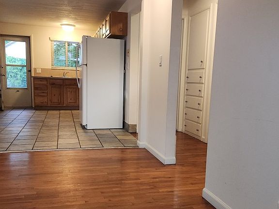 5th image of 370 N F St Unit 1