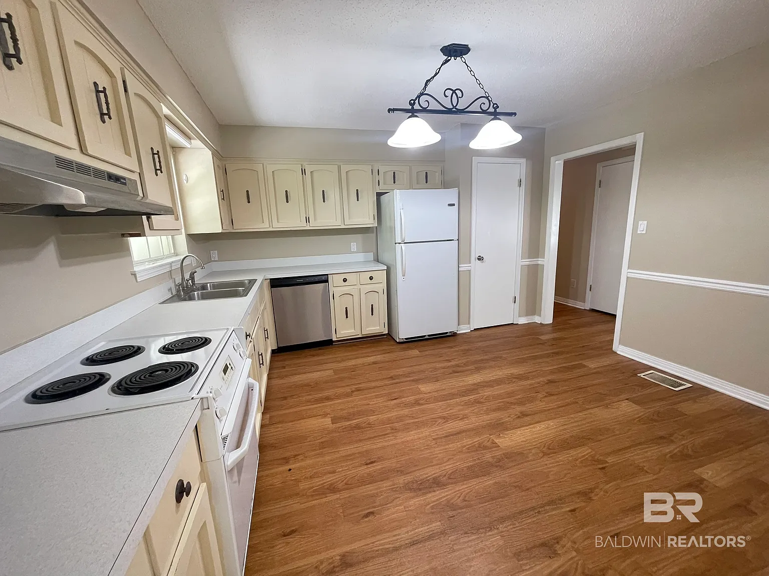 4 bed, 3.0 bath, 3503 sqft, $2,000 — Photo 4