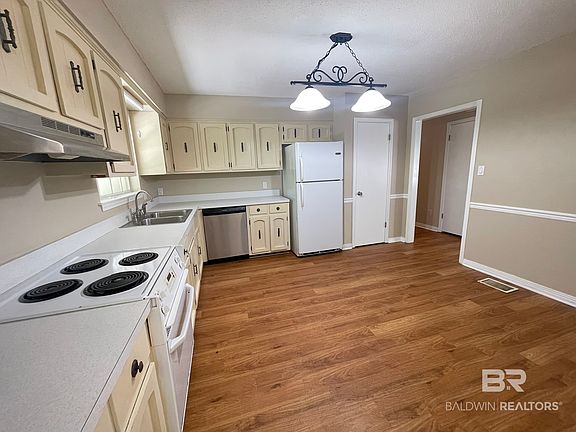 4th image of 114 Pineview Cir