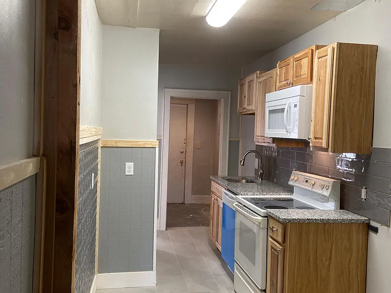 922 W Hill St — Photo 4