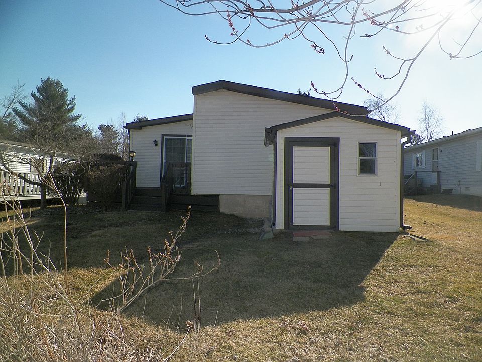 2nd image of 604 Fieldcrest Ct