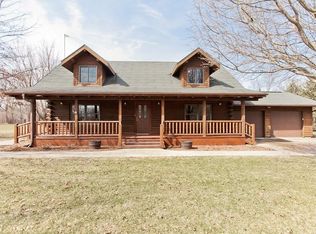 10705 Timberview Dr, Anamosa, IA 52205