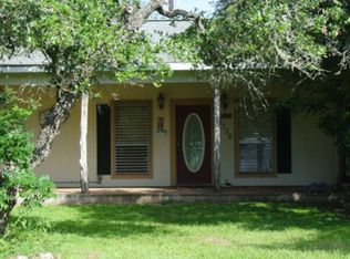 2175 W Bayshore Dr, Palacios, TX 77465
