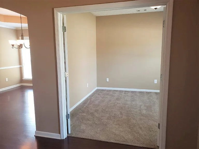 9001 Scottsdale Ct — Photo 5
