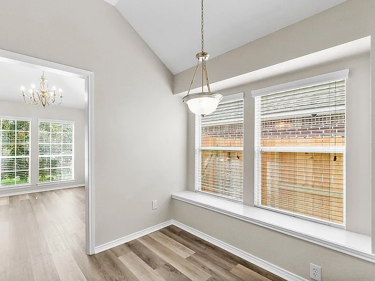 2419 Keegan Hollow Ln — Photo 11