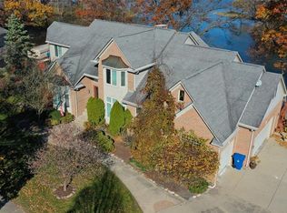3184 Pine Tree Ct, Waterford, MI