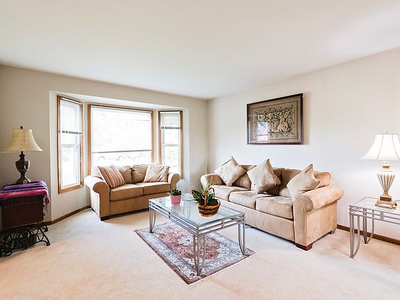 3rd image of 549 Farmhill Cir