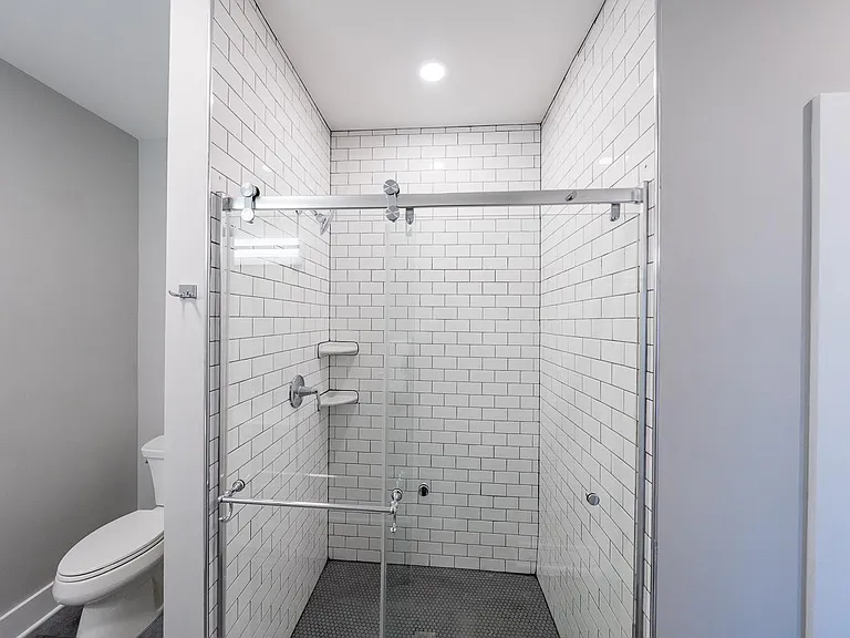 783 Kings Hwy E — Photo 16
