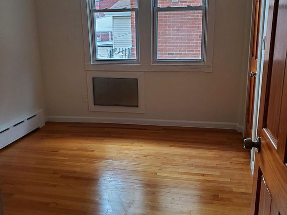 4th image of 599 Drew St Floor 1