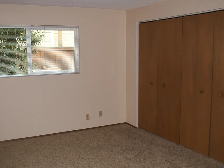 2088 Shiloh St — Photo 9