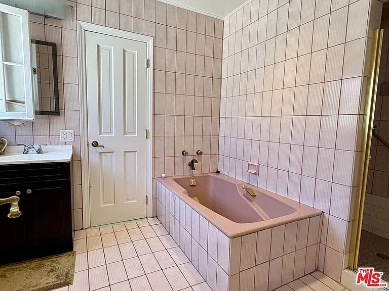 414 N Las Palmas Ave — Photo 25