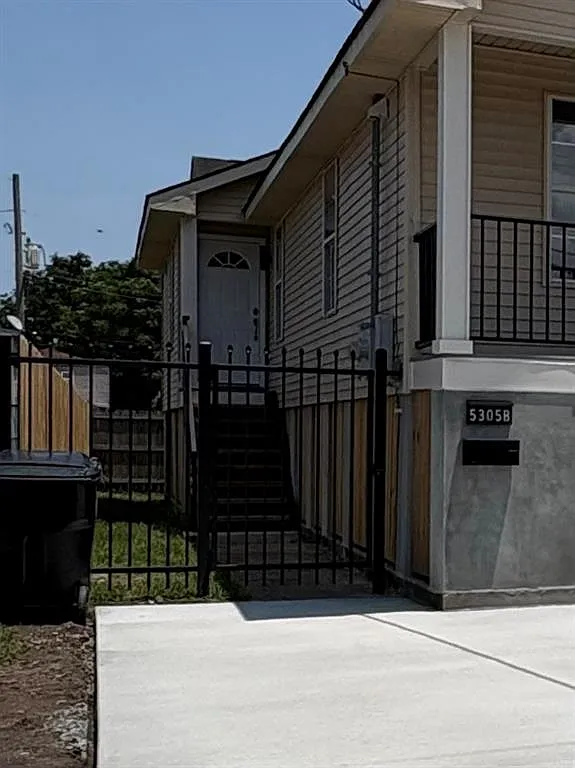2 bed, 800 sqft, $1,400 — Photo 2