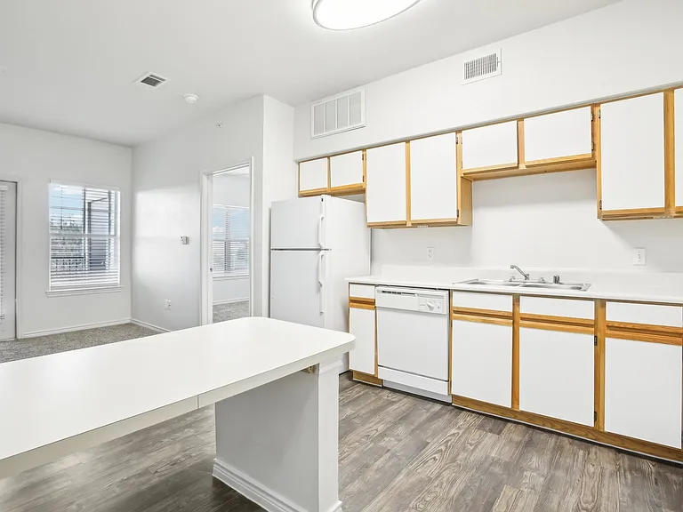 Stone Creek Apartments — Photo 16