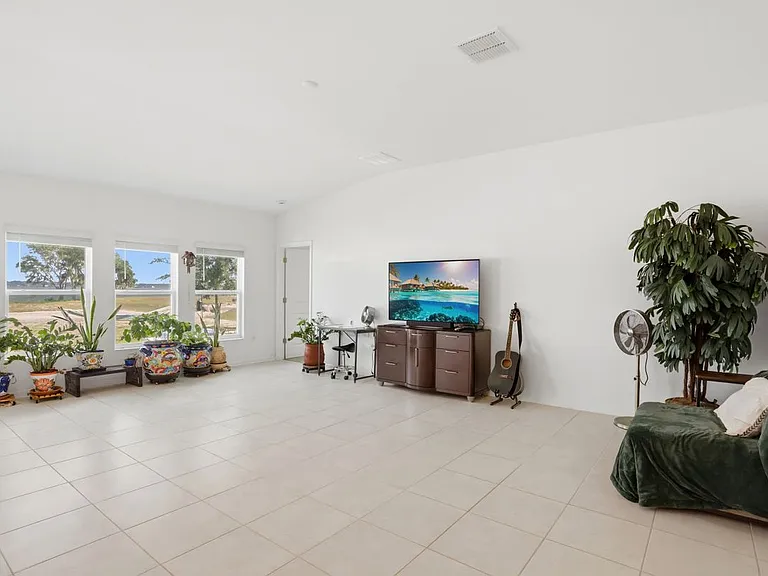 740 Trotters Dr — Photo 6