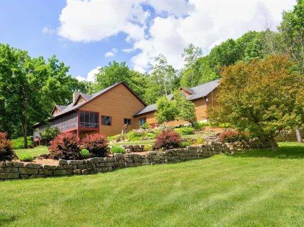 3288 Voyager Rd, Colesburg, IA 52035