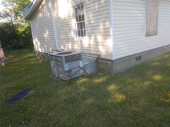 3rd image of 111 Harkness Dr
