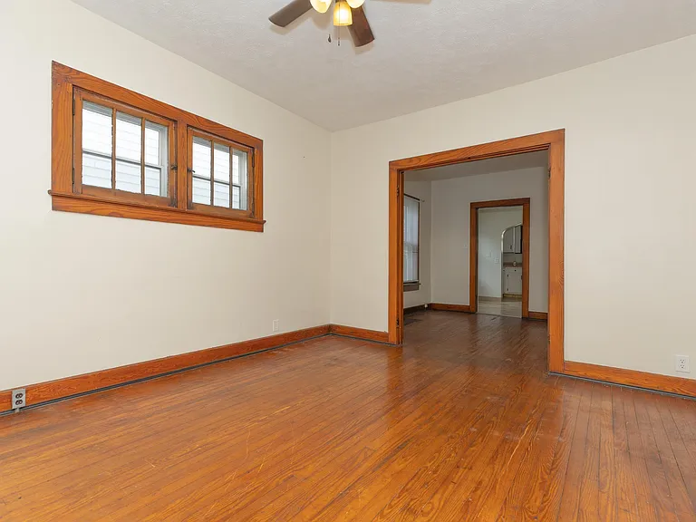 1910 N Weinbach Ave — Photo 2