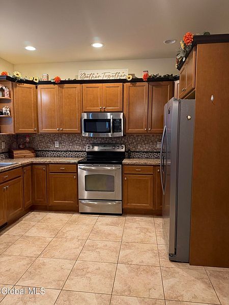 5th image of 902 Shardon Court