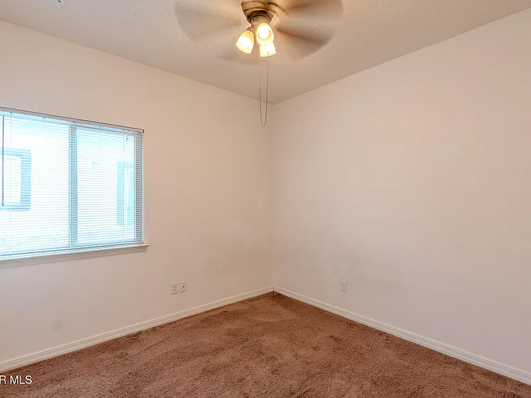 2232 Honour Point Pl — Photo 29