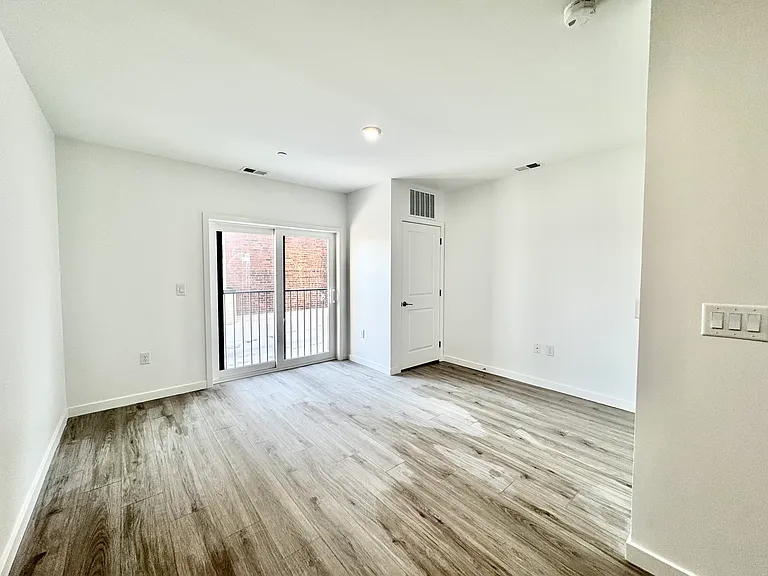 915 N Broad St #414 — Photo 3