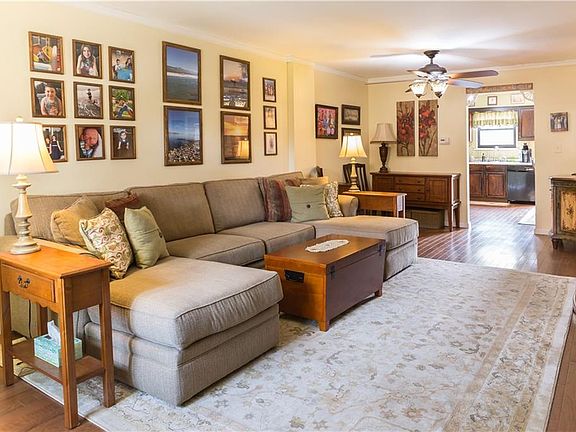 4th image of 343 Sharon Garden Ct #343