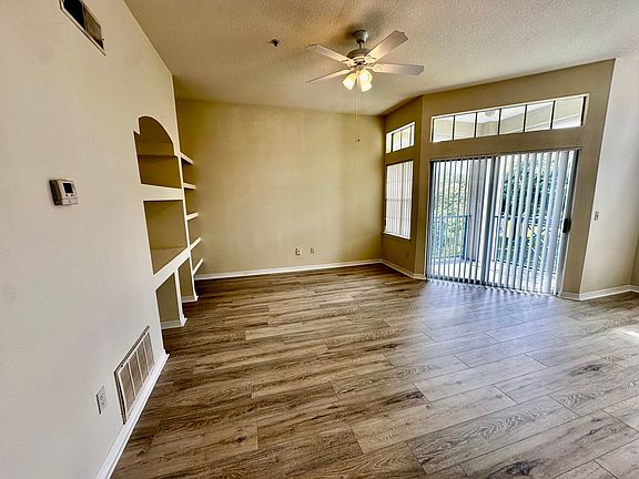 3rd image of 7360 Westpointe Blvd APT 135