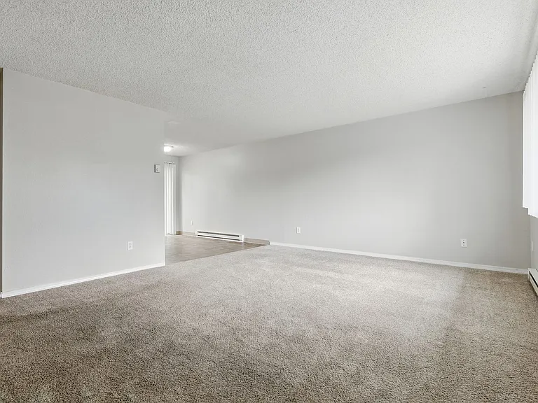 Comfort & Convenience in the Heart of Lents! — Photo 13