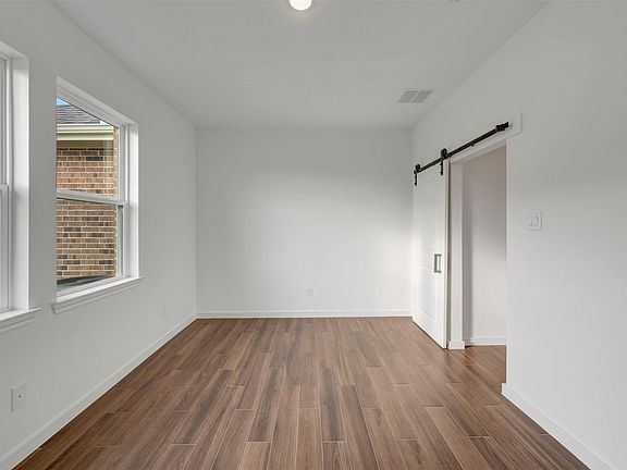 5th image of 219 Dunovant Dr