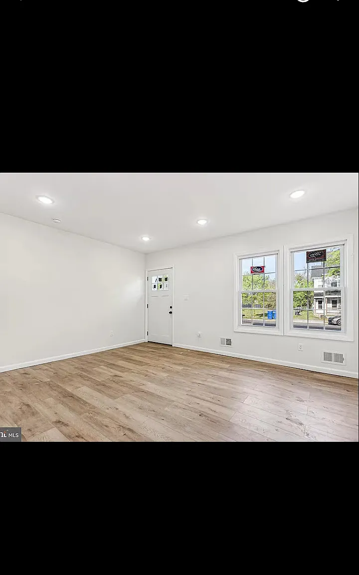 2 bed, 1100 sqft, $1,800 — Photo 2
