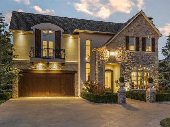 1703 Windsor Pl, Nichols Hills, OK 73116