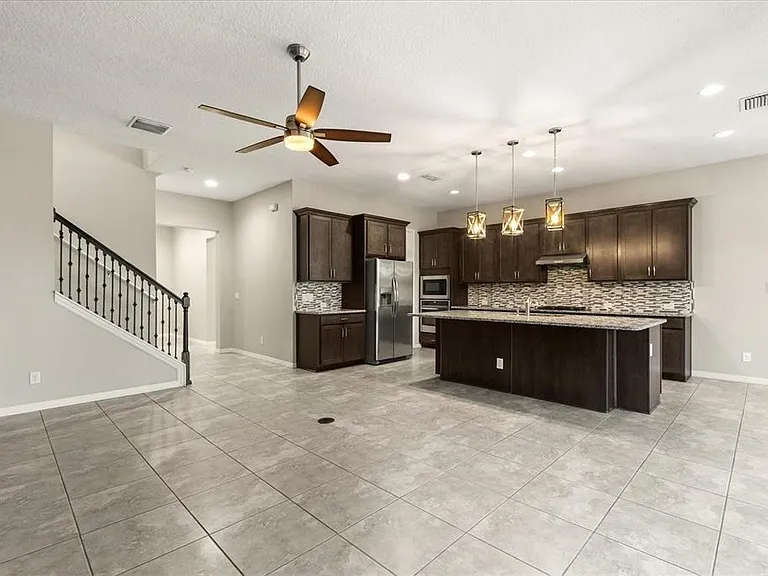 1046 Grand Hilltop Dr — Photo 3