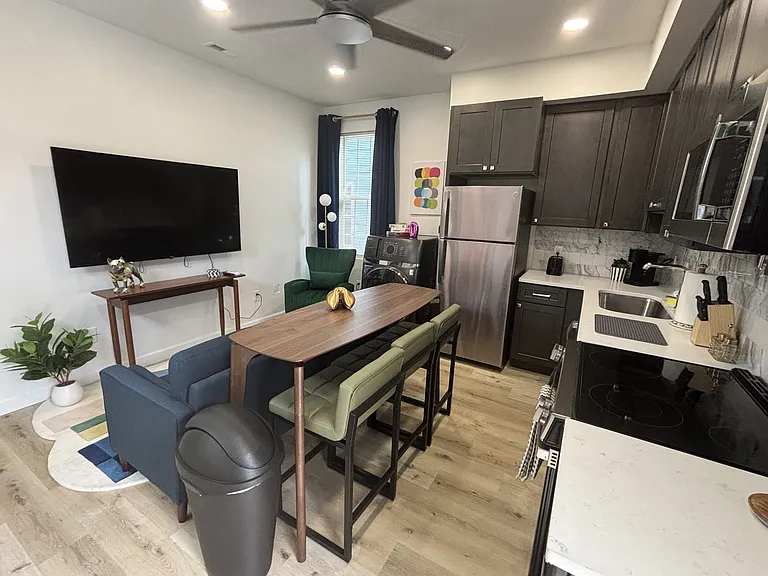 501 Sparella St — Photo 5