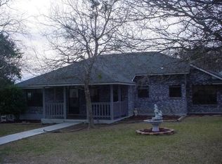 445 Short Weyel Rd, Marion, TX 78124