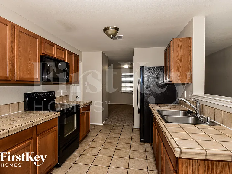 609 Rosemary Dr — Photo 9