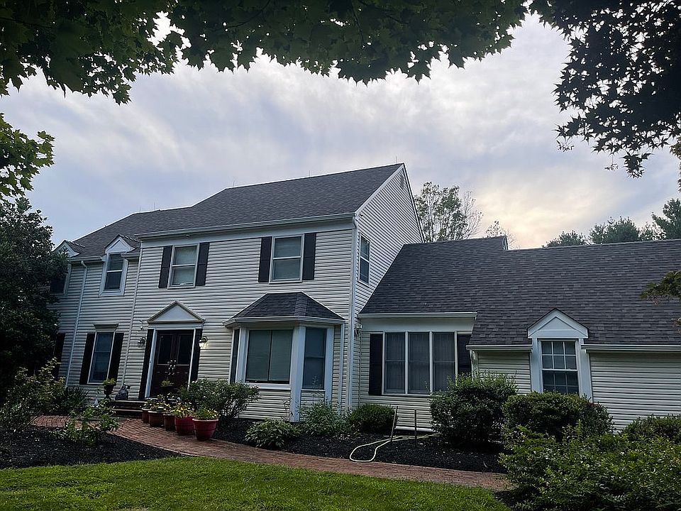 2nd image of 104 S Wiggins Ln