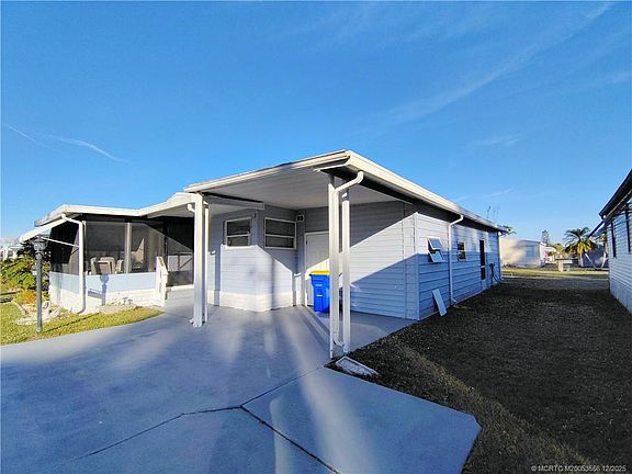 3rd image of 2581 SW Pontiac Pl
