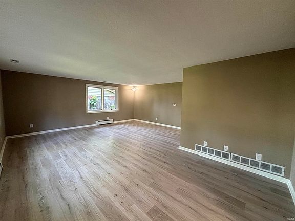 3rd image of 3232 Chancellor Dr