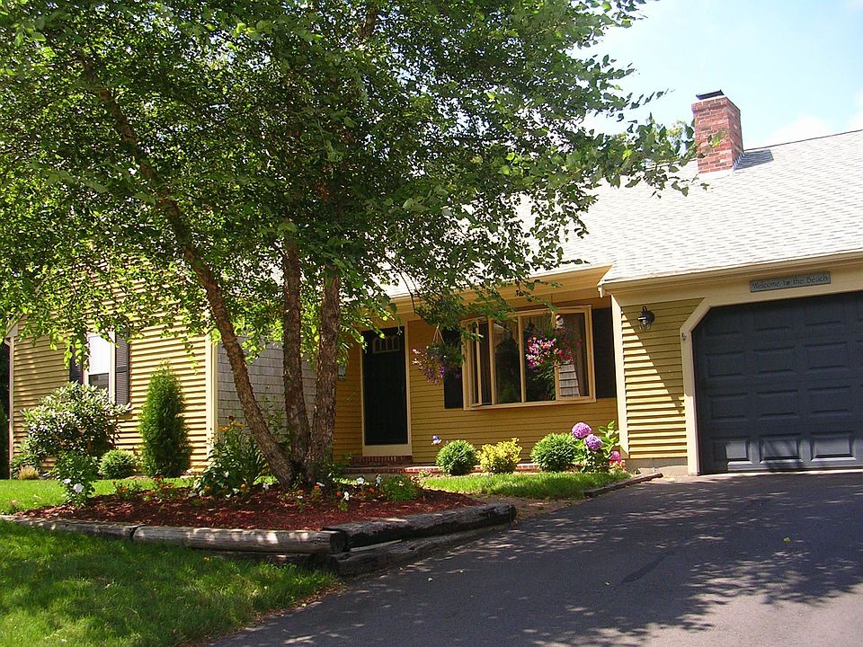 FRONT OF HOUSE