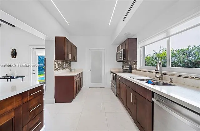 3531 SW 1st Ave — Photo 6