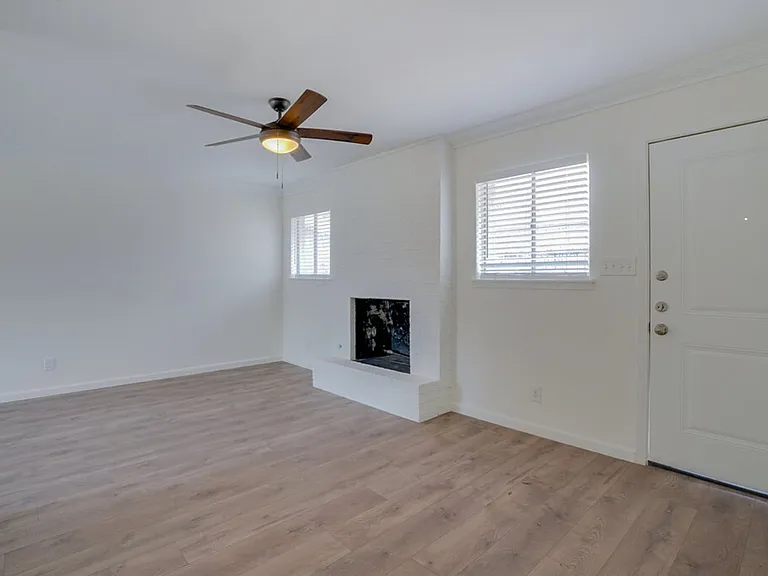 304 John Nance Garner Cir #A2 — Photo 4