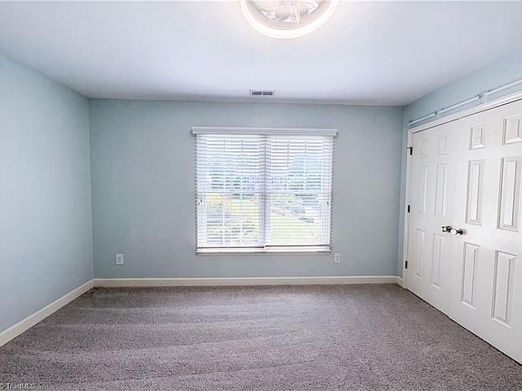 4th image of 524 Sun Creek Dr