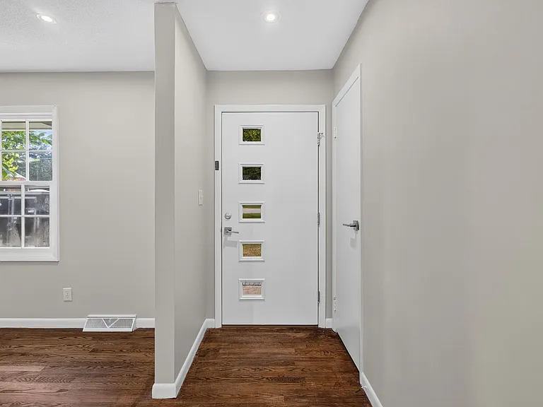 906 Vandora Ave — Photo 11