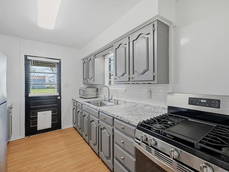 600 E South St — Photo 10