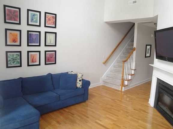 Living: 11.9 ft x 12.5 ft