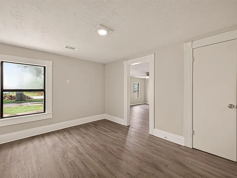 2303 N Cleveland St — Photo 11