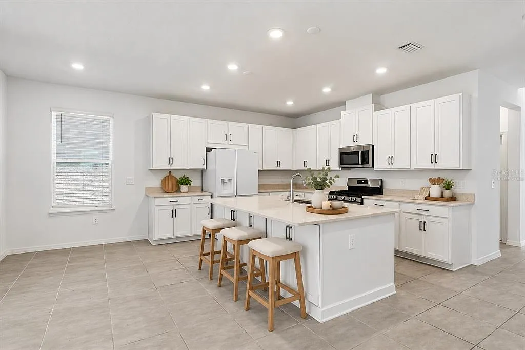 4 bed, 3.5 bath, 2322 sqft, $3,200 — Photo 4