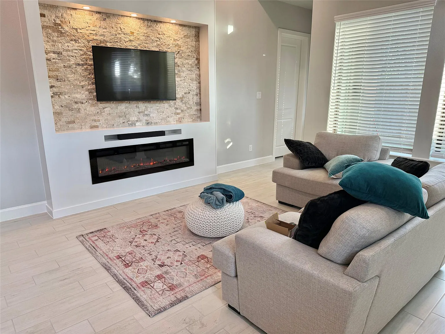 4 bed, 3.0 bath, 2383 sqft, $2,950 — Photo 3