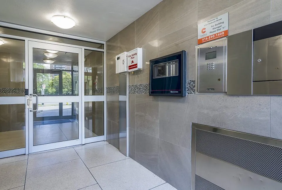 6161 Bathurst St