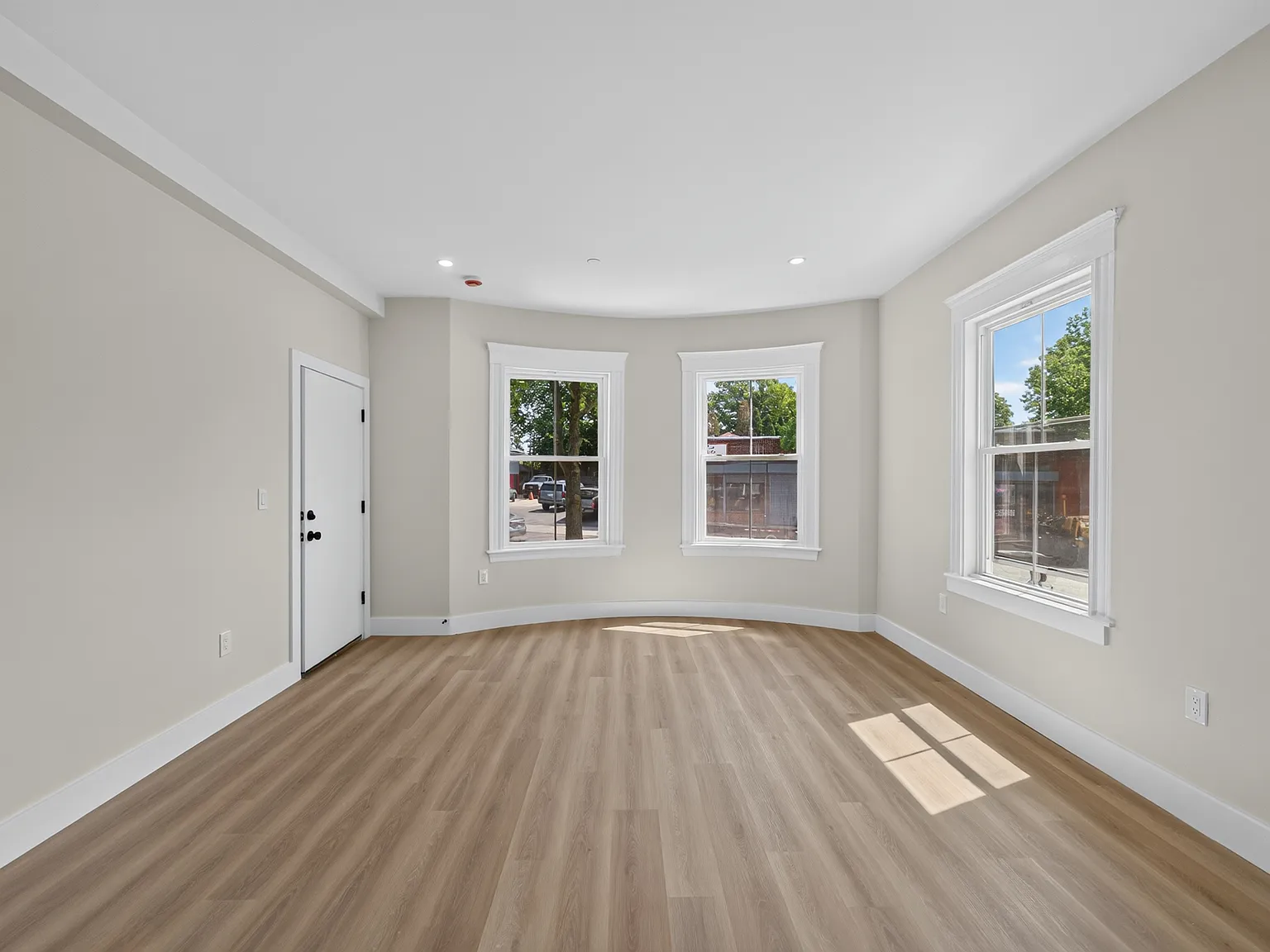 533 Washington St — Photo 2